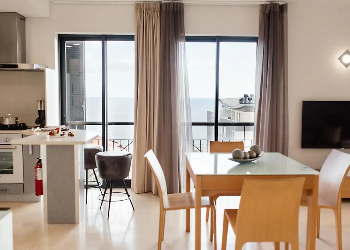 Sun Island Apartments