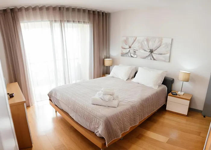 Sun Island Apartments
